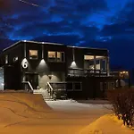 Great 2 Bedroom Near Arctic Cathedral Апартаменты