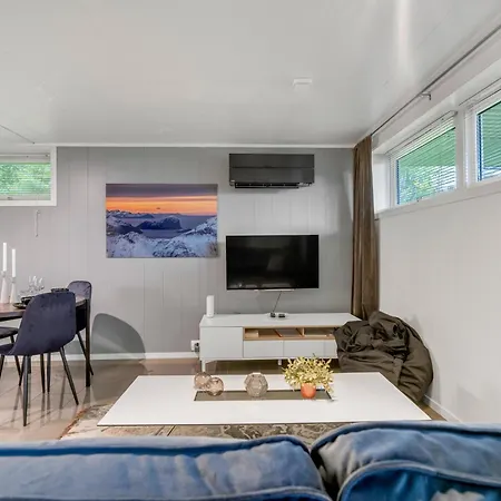 Great 2 Bedroom Near Arctic Cathedral Апартаменты