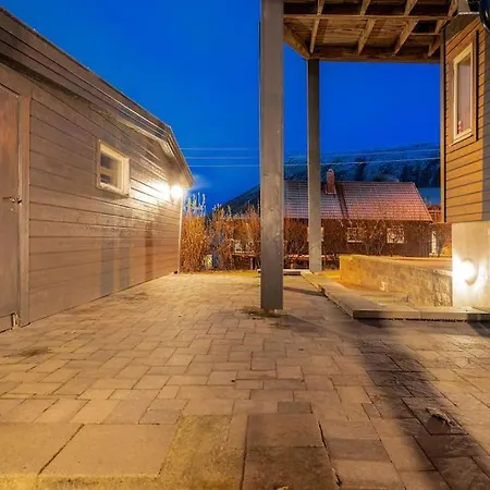 Great 2 Bedroom Near Arctic Cathedral