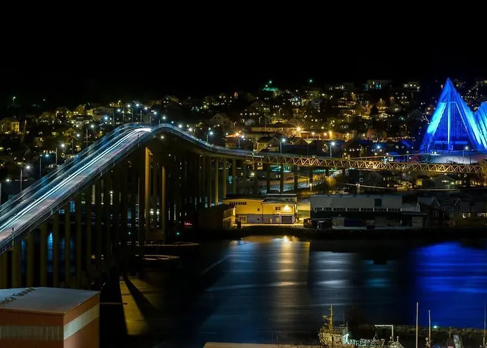 Great 2 Bedroom Near Arctic Cathedral * トロムソ