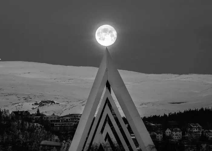 アパート Great 2 Bedroom Near Arctic Cathedral トロムソ