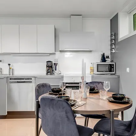 Great 2 Bedroom Near Arctic Cathedral Daire